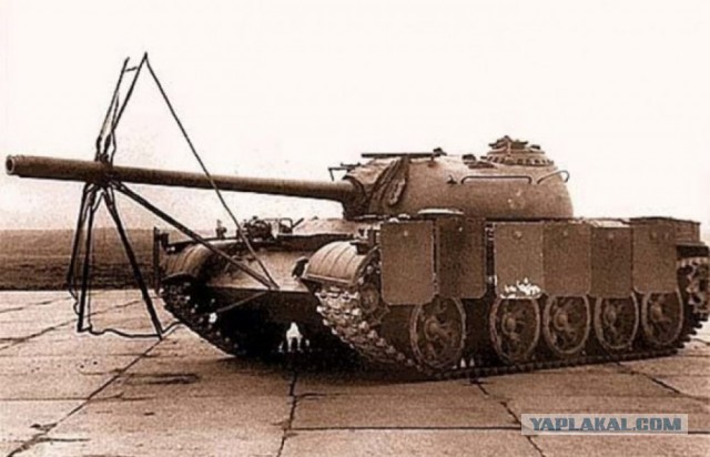 «Бумеранг» VS БТР-80. Зачем Российской армии «тяжёлые колеса»?
