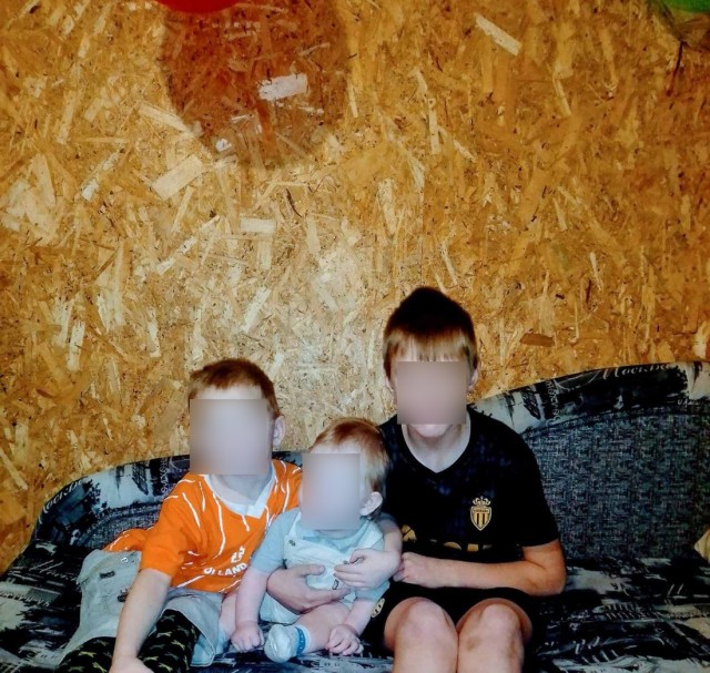 В Мядельском районе 12-летний мальчик на руках вынес из огня младшего брата, а потом потерял сознание. Он в тяжелом состоянии