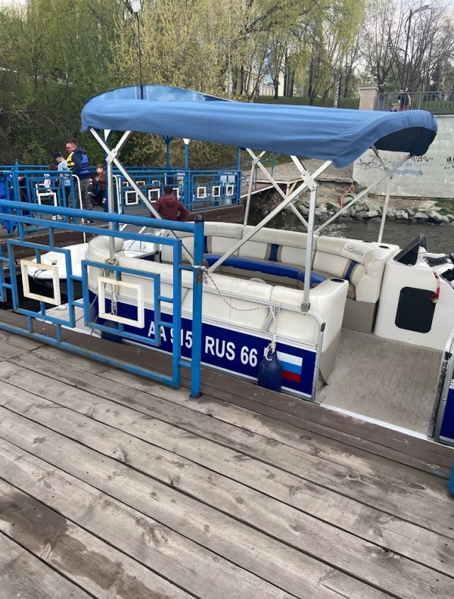 Вот так выглядят речные трамвайчики внутри