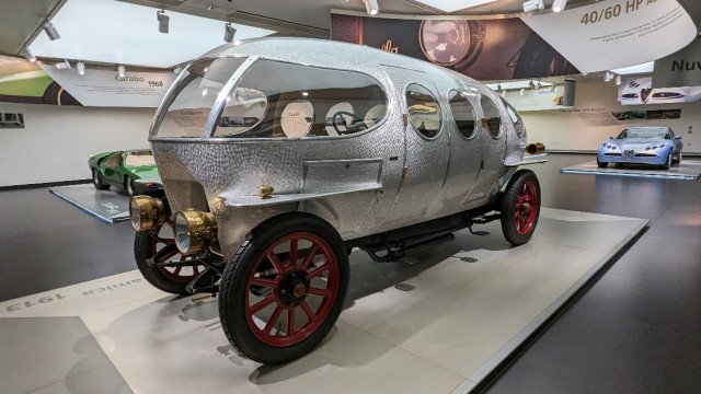 Alfa Romeo museo. Красивых автомобилей пост