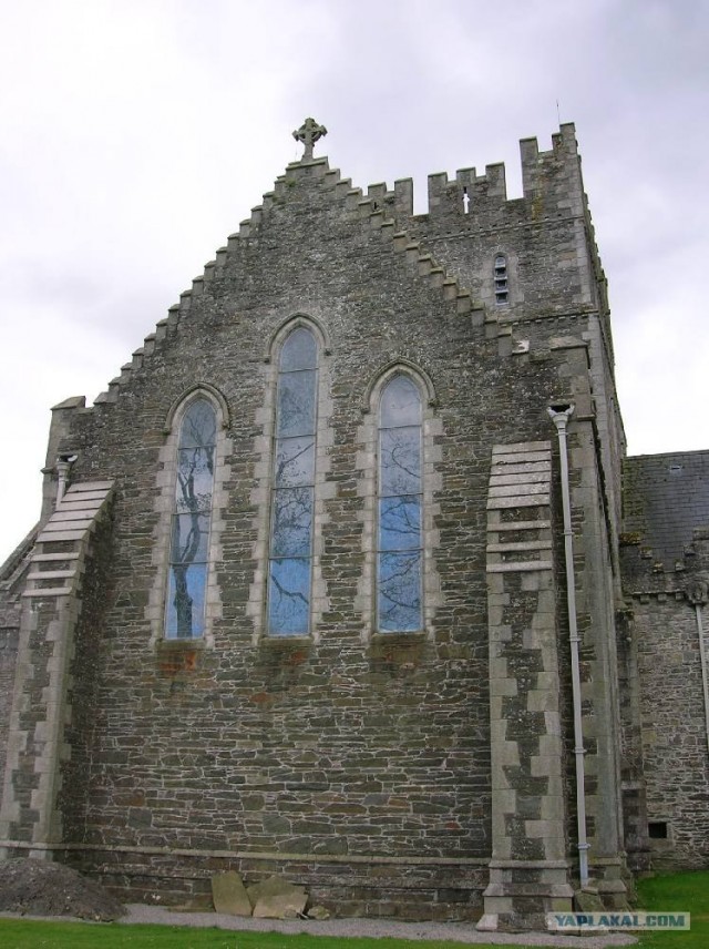 Kildare Ireland, церковь 13-го века.