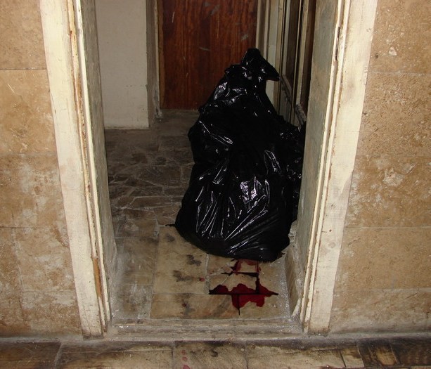 Почему-то сразу захотелось оттуда быстренько уйти