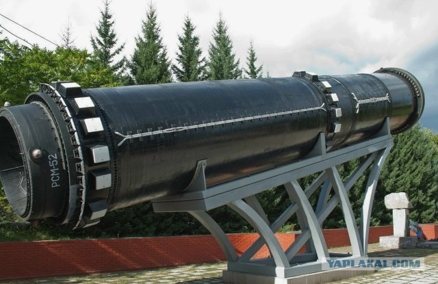 В западных соцсетях завирусился кадр с гигантской ракетой прямо во дворе — речь о памятнике «Союз-У» в Байконуре