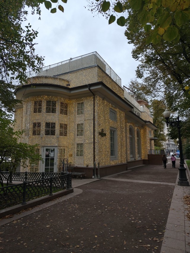 Шляюсь по Москве (мрачное утро).