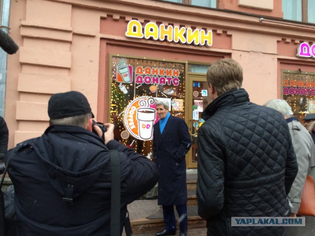 Джон Керри прогулялся по Арбату