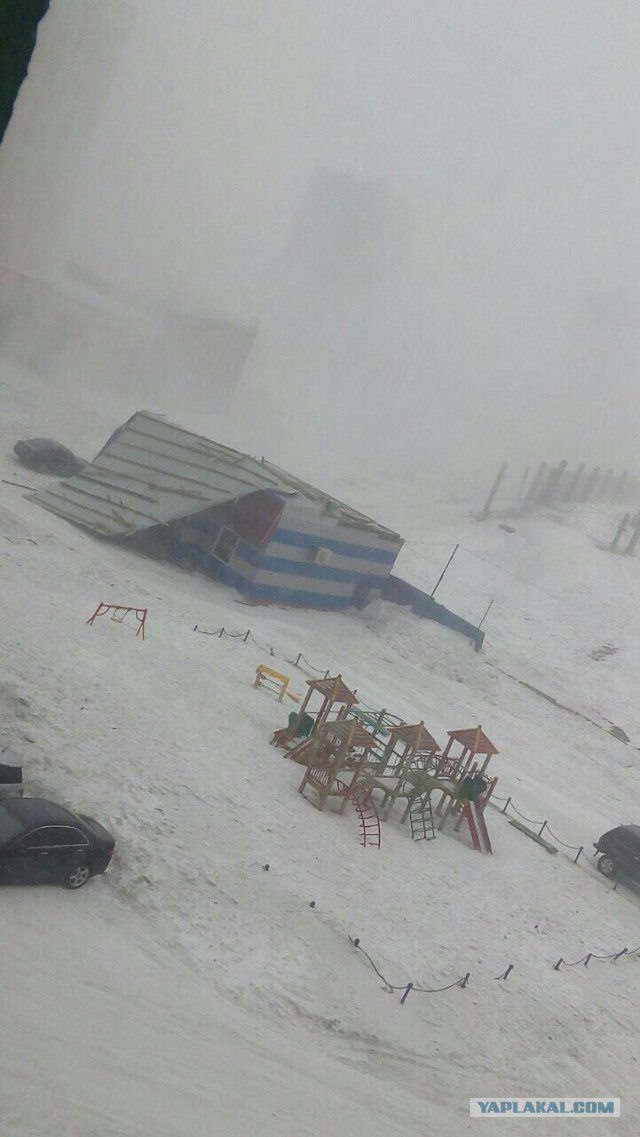 В аэропорту Норильска ветром снесло Boeing