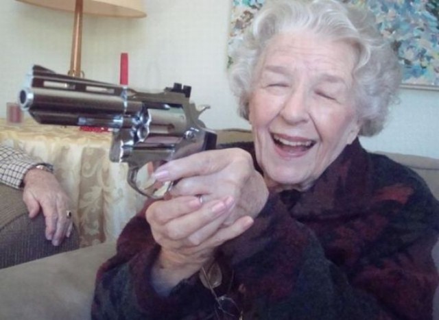 89-Летняя бабулька из Красноярска путешествует одна, во Вьетнаме и не только...