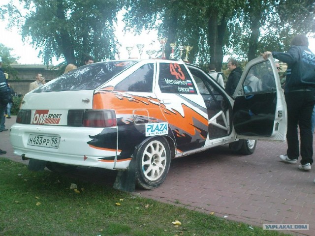 Авто Вернисаж на Неве.