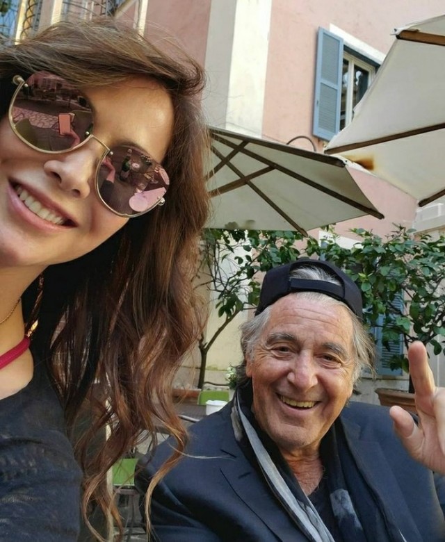 Девушка встретила 81-летнего Аль Пачино в отеле