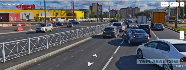 Правильно, на встречку, куда ж ещё