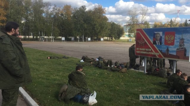 Даже стрелять не обучали