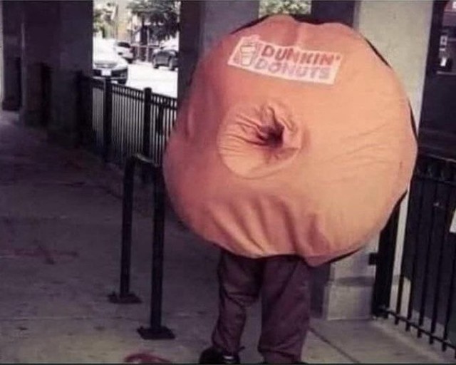 Маскот пончиков Dunkin Donuts.