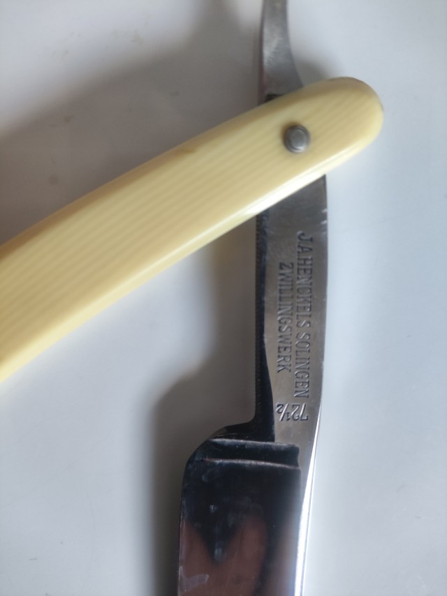 Китайцы, ну что вы там такое курите? За 240 рублей на год хватает!