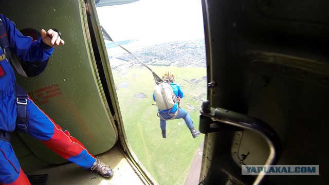 Первый прыжок с парашютом!