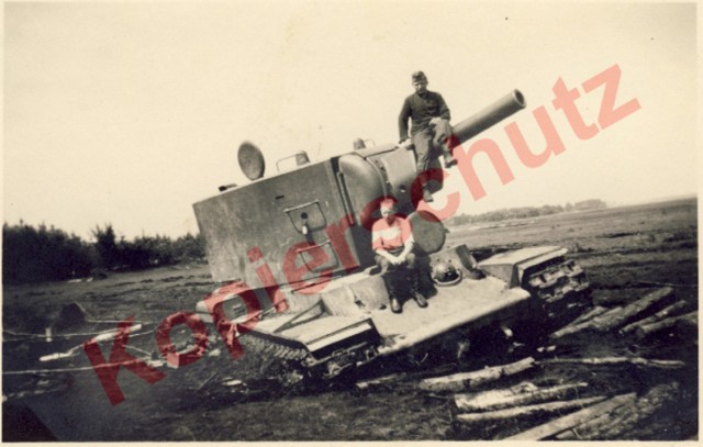 «Тяжелый штурмовой танк КВ-2»