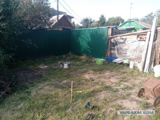 Домик для лопат