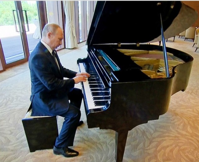 G20 танцует и бухает