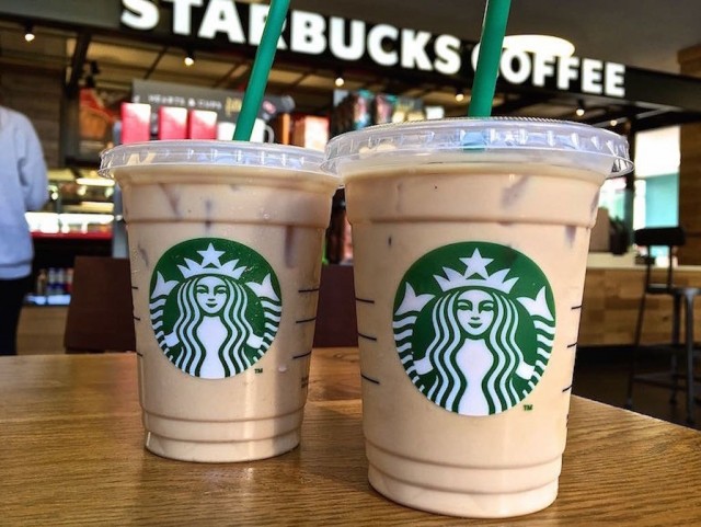 Сеть Starbucks приостанавливает свой  бизнес в России