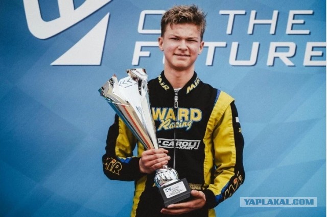 Пятнадцатилетнего уральского гонщика выгнали из команды после зигующего жеста