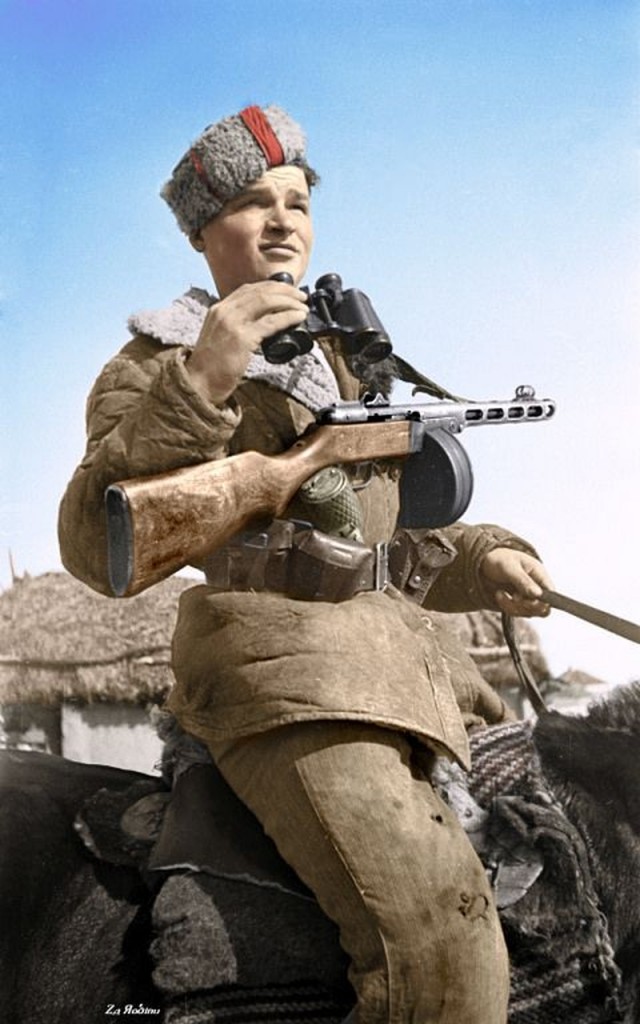 Фотографии связанных с историей Красной и Советской Армии.