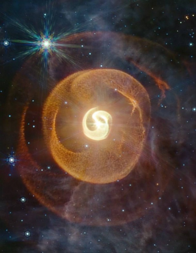 Причудливая спираль на новом снимке "Джеймса Уэбба"