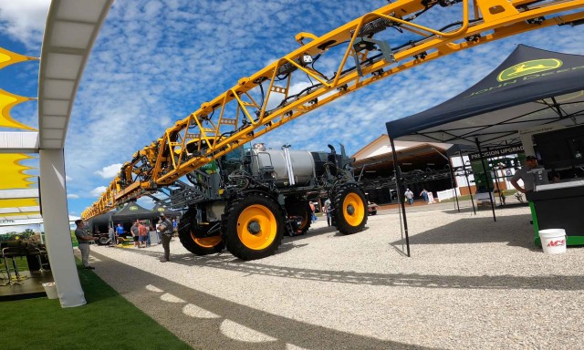 Экскурсия по миру сельхозмонстров. Farm Progress Show 2025