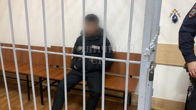 Рабочий упал в шахту лифта на улице Прянишникова — его пытался спасти товарищ, но у него не получилось