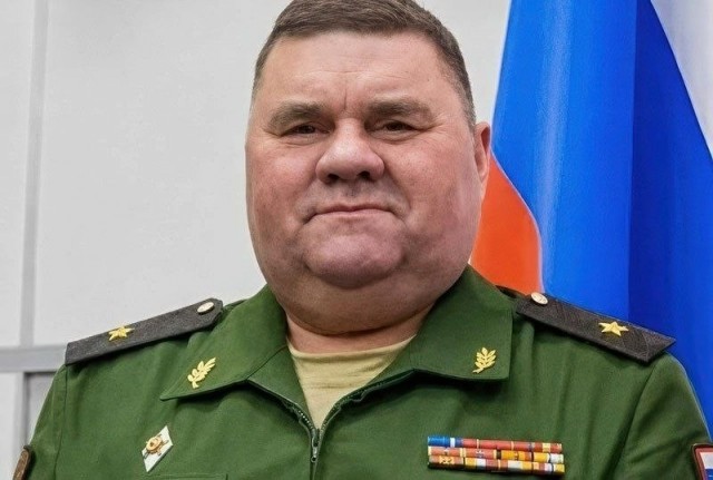 Экс-начальник продовольственного управления Минобороны Виктор Таразевич получал наличными по пять рублей с каждой банки тушенки