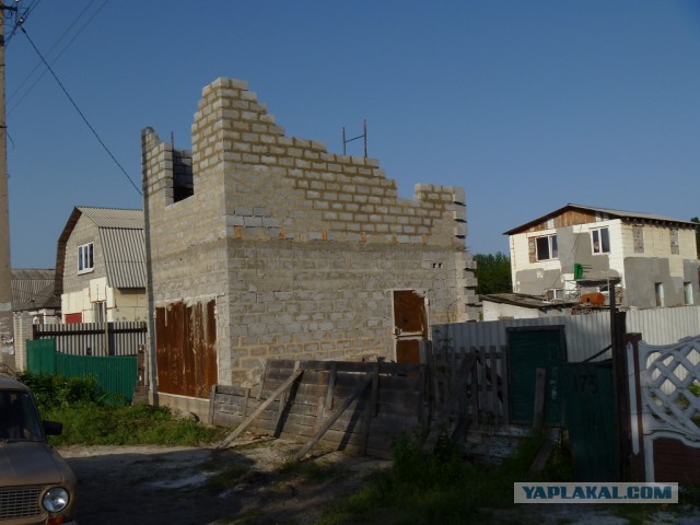 Постройка дома-гаража.