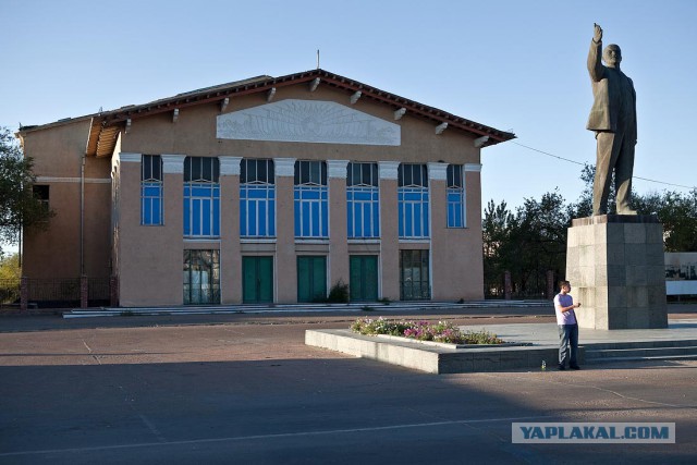Памятники Ленину