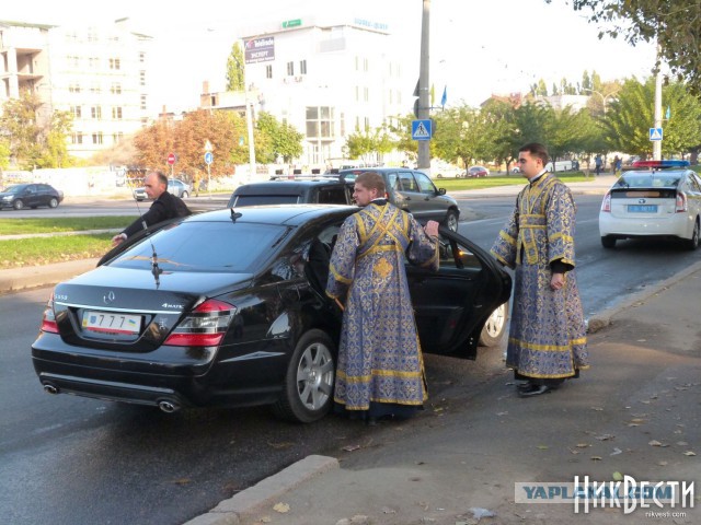 Просто фото красивой машины из Киева......