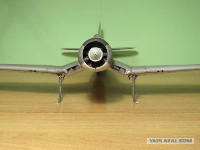 AU-1  Модель самолета из бумаги