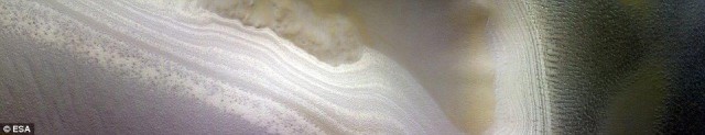 Под полярным льдом Марса нашли жидкую воду