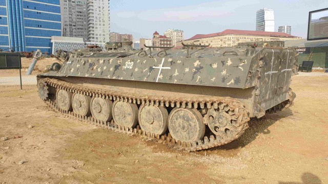 Выставка трофейной военной техники в Баку