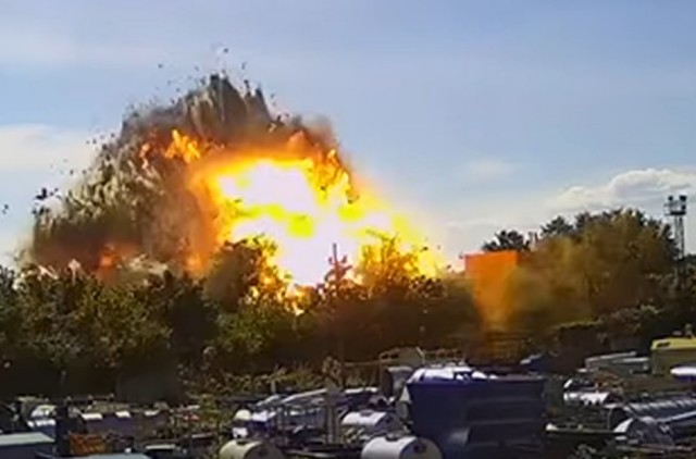 Видео  с камер видеонаблюдения во время  удара по Кремнчугу