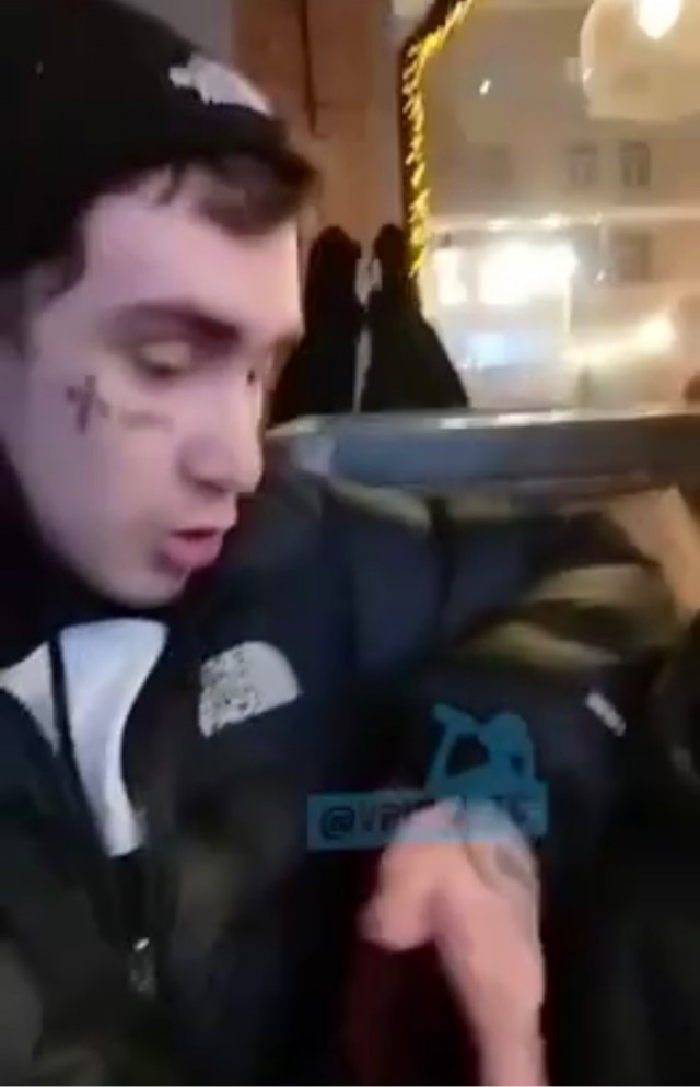 Ты с какой целью юбку надел? Ты нашу нацию позоришь или че?"
