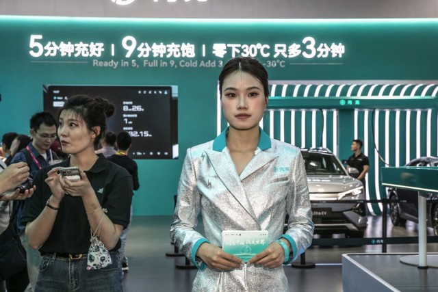 Девушки с выставки "Пекинский автосалон 2026"