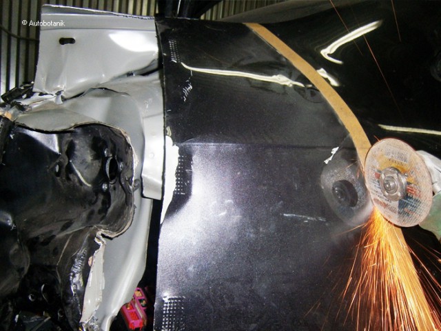 "Поцелуй" гармошкой у бензобака