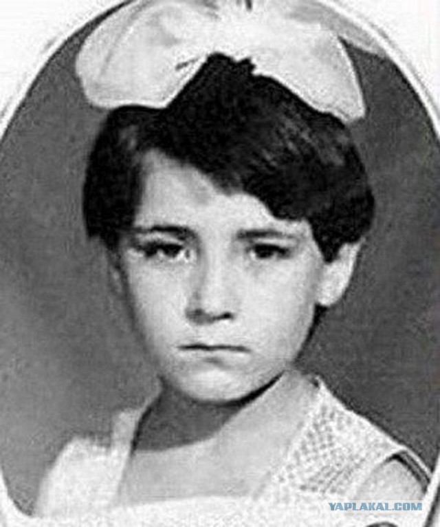 Знаменитости в детстве. Фото из домашних архивов