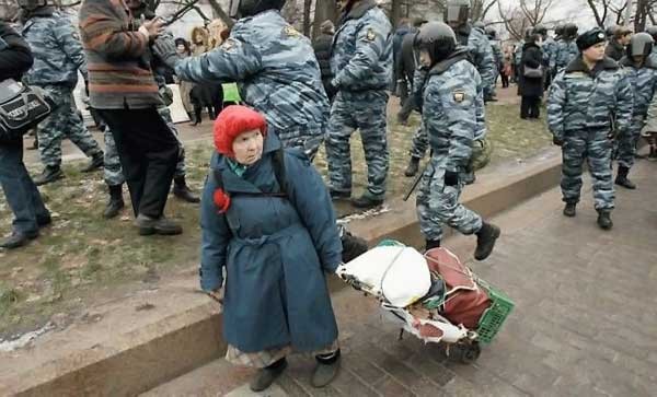 Фотожаба: Бесстрашная бабушка