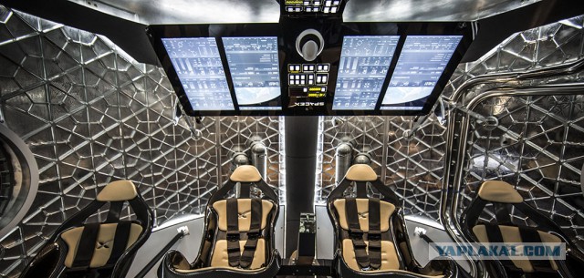 Первый скафандр SpaceX