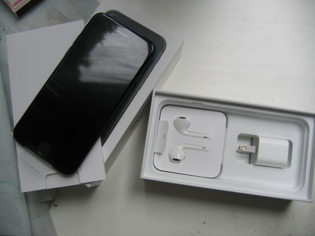 Продаётся новый iPhone 7 Apple 128GB black cellular phone