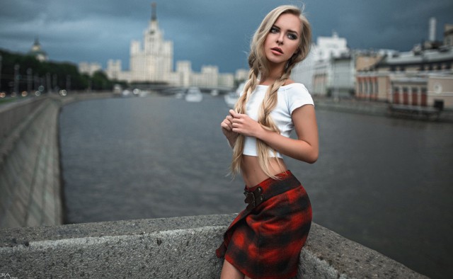Девушки в коротких юбках