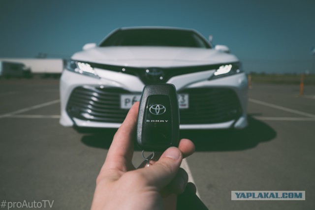 Toyota Camry 2018 - "Кто ты"? (Обзор)