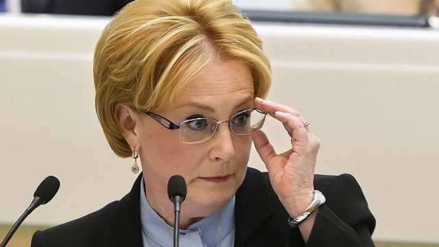 Минздрав РФ призывают признать профессиональную непригодность Вероники Скворцовой. Из-за четырехместных ИВЛ