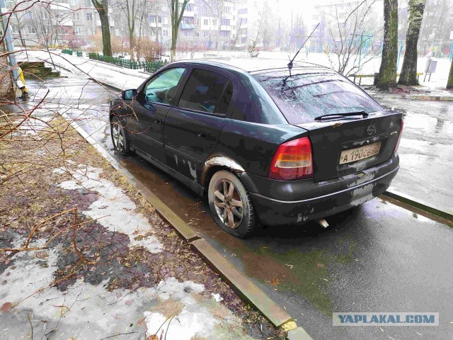 Поставил машину на пешеходной дорожке...