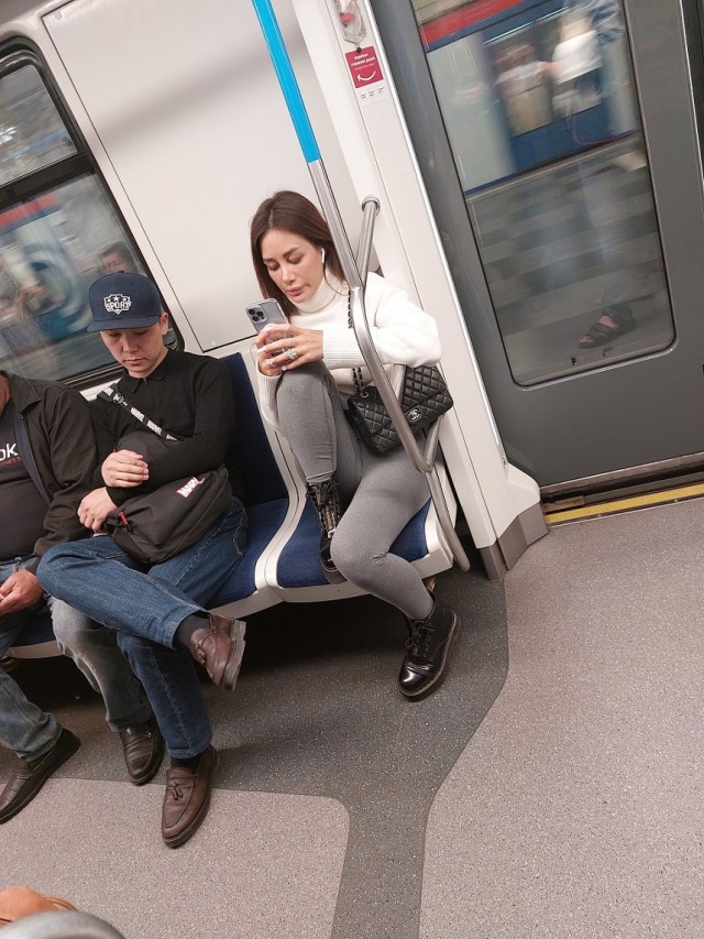 Просто у неё Бентли сломался