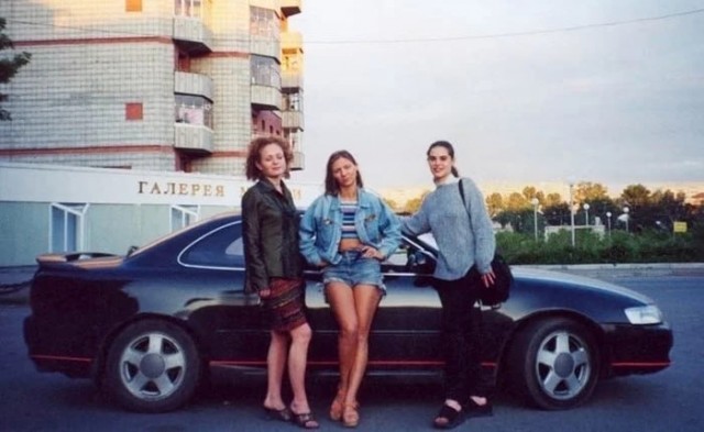 Девчата из 90-х и 00-х