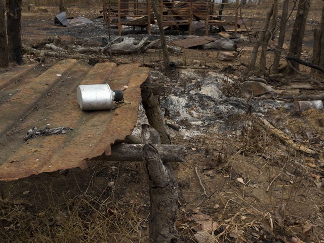 Ангола. Остатки военного лагеря в джунглях