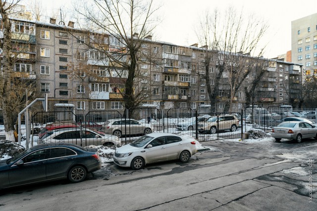 Почему парковку во дворах надо делать платной или запрещать?